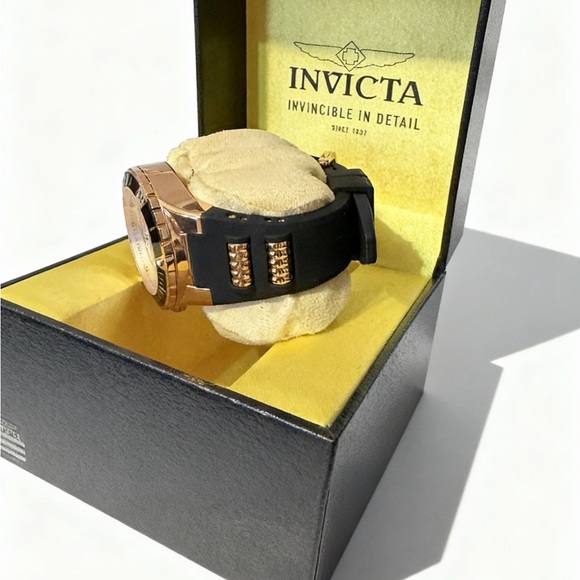 Invicta Aviator Black and Gold Tone Watch - 100M - Picture 7 of 8